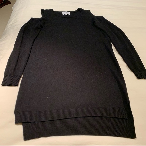 Cold shoulder midi black knit dress with long sleeves. - Picture 8 of 9